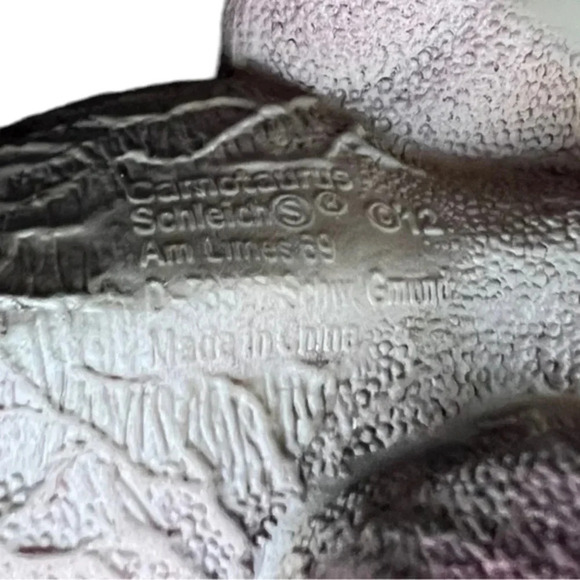 Schleich Carnotaurus realistic dinosaur 
Realistic detail - Picture 5 of 10